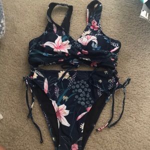 Beachsissi floral bikini size medium